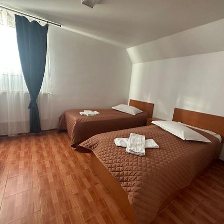 Casa Rustic Cazare Piteşti Buitenkant foto