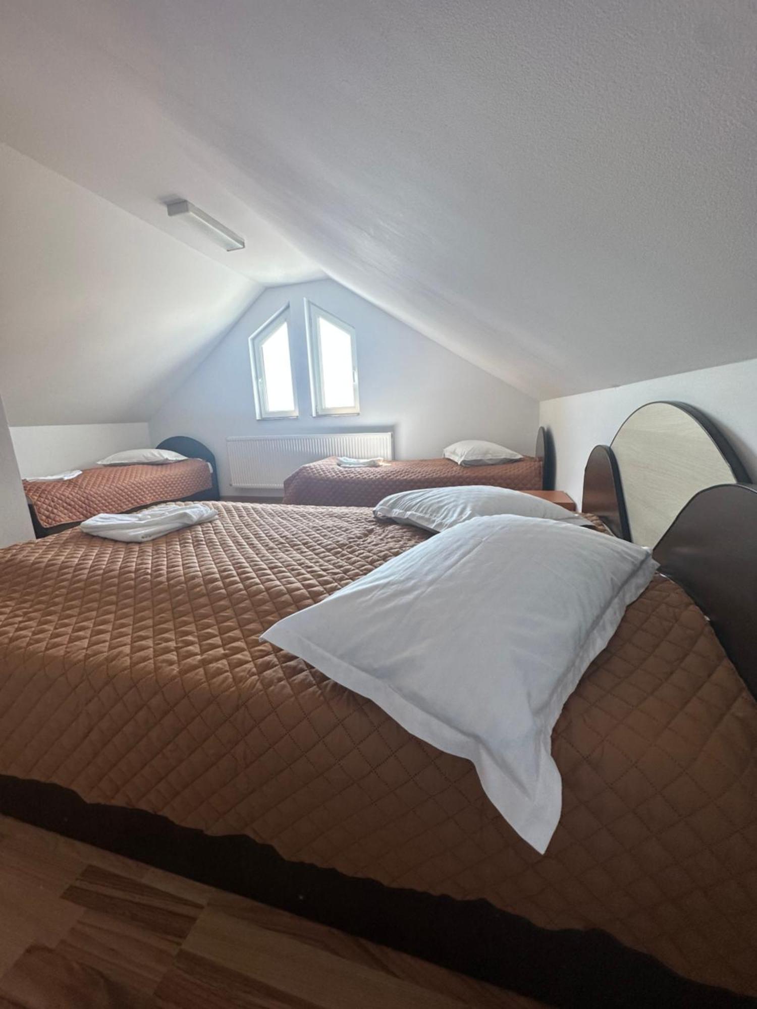 Casa Rustic Cazare Piteşti Buitenkant foto